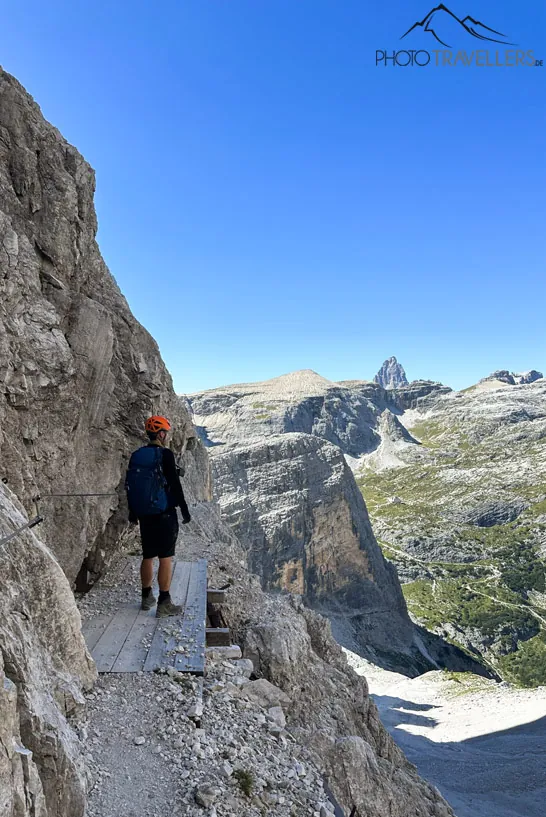 Reiseblogger Florian Westermann auf dem Alpinisteig in den Dolomiten