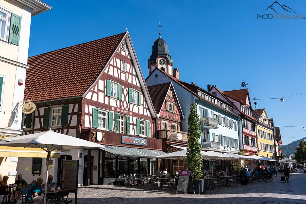 Bunte Fachwerkhäuser in der Altstadt von Oberkirch im Schwarzwald