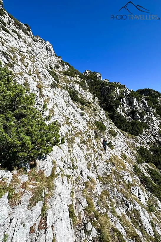 Der Wegverlauf des Steinerne Jäger Steigs in einer Felswand