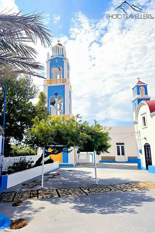 Ein prächtiger Kirchturm schmückt die Kirche Agia Triada in Poli