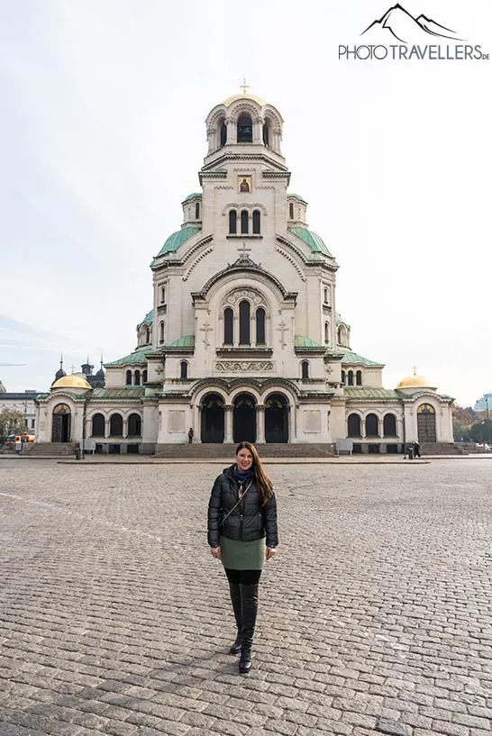 Reisebloggerin Biggi Bauer vor der Alexander-Newski-Kathedrale in Sofia