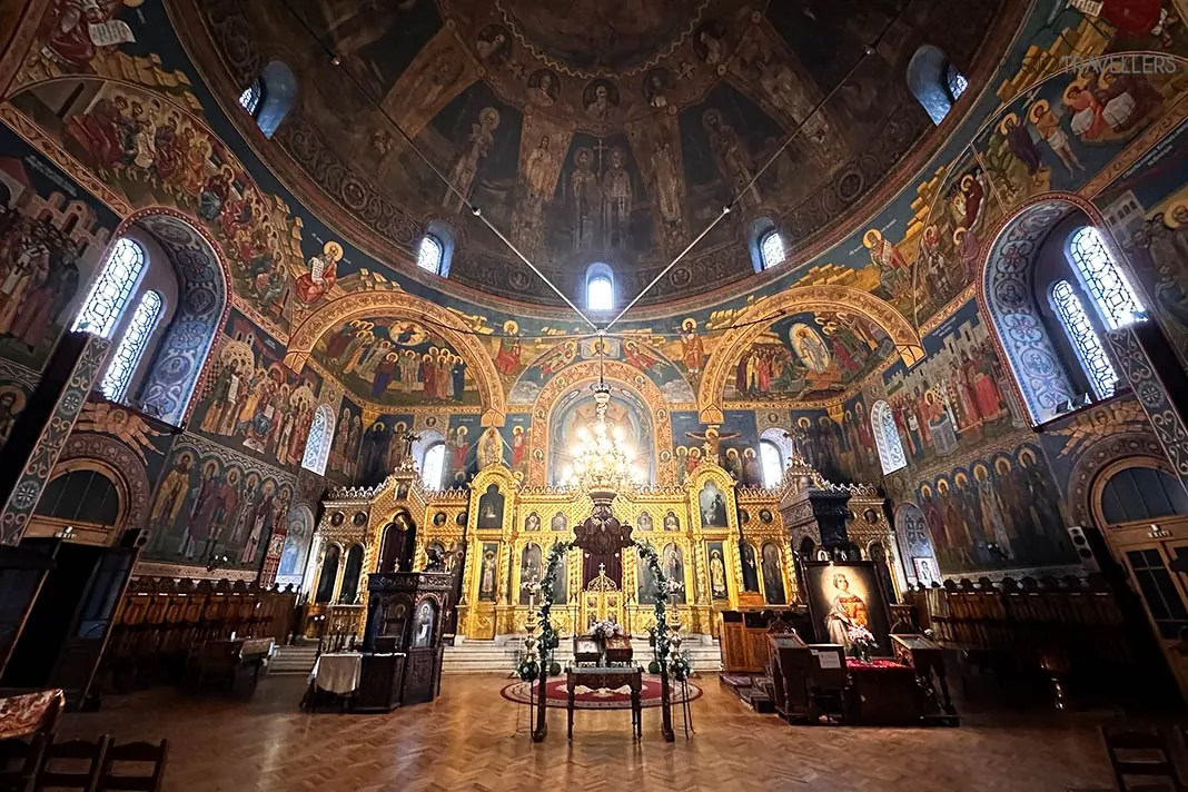 Das prunkvolle Innere der Kirche Sveti Sedmochislenitsi in Sofia