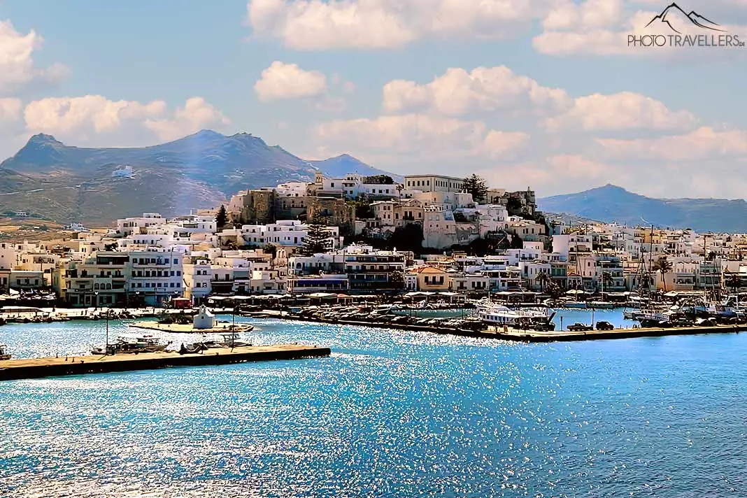 Hafen und Altstadt der Chora von Naxos gehen fließend ineinander über