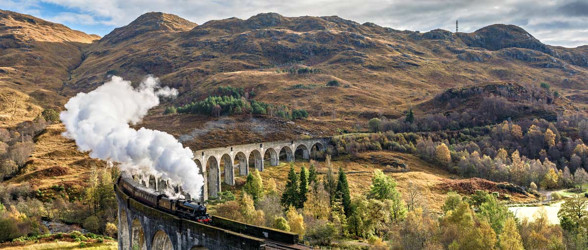 startseite-laender-regionen Jacobite Steam Train auf Glenfinnan-Viadukt, Schottland
