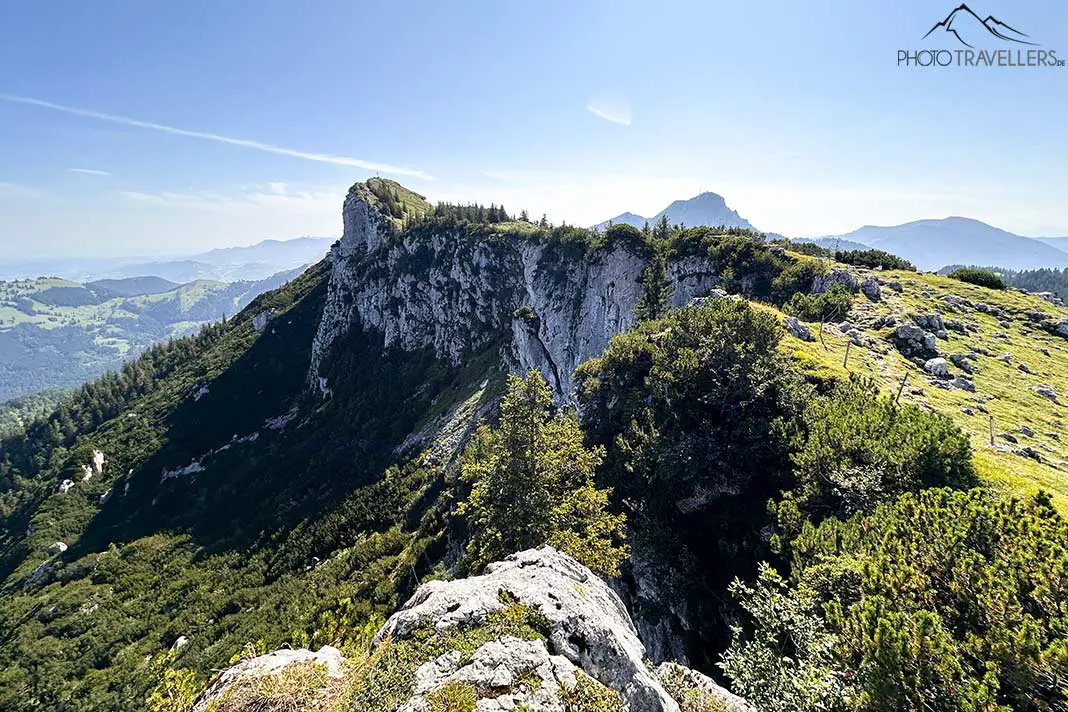 Der Blick vom Breitenstein-Westgipfel auf den Hauptgipfel