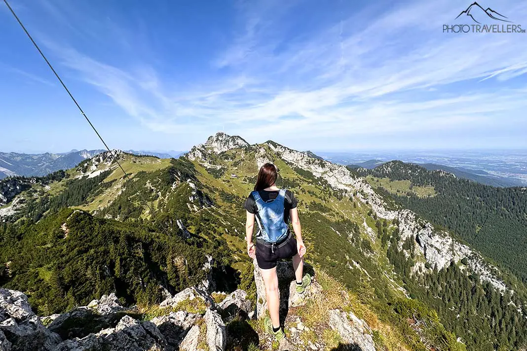 Reisebloggerin Biggi Bauer auf dem Gipfel vom Wildalpjoch