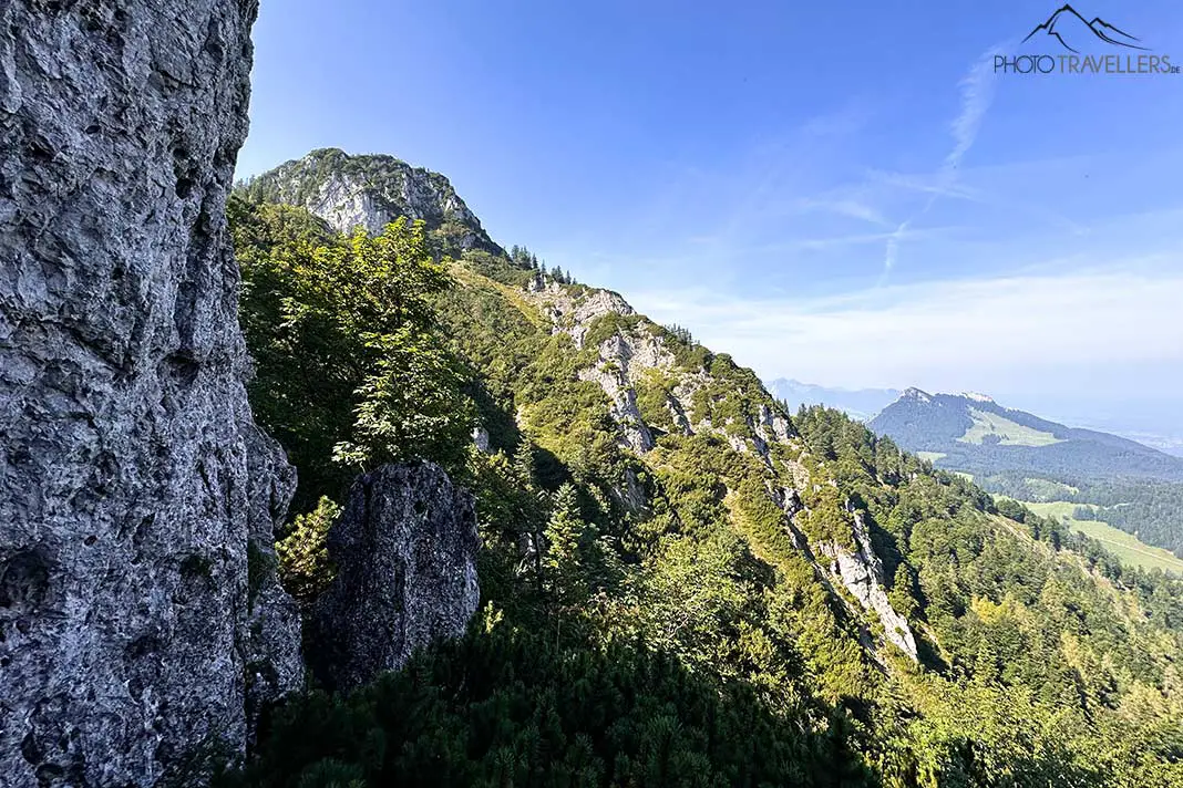 Der Blick auf die umliegenden Berge