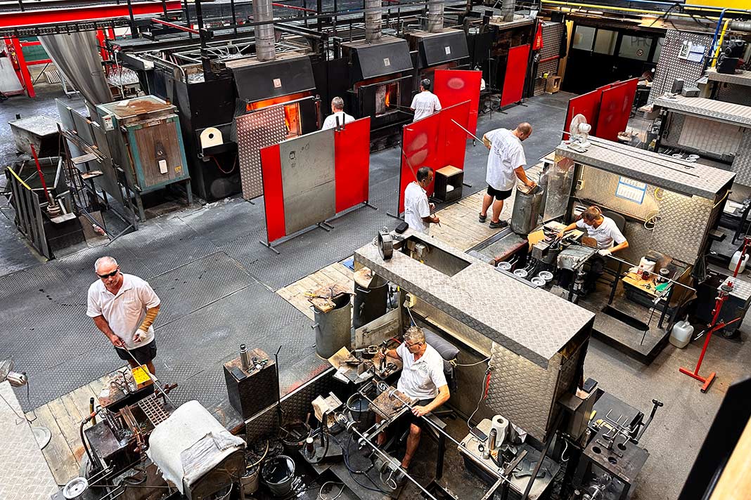 Glasbläser in der Produktionsstätte von Riedel Glas in Kufstein