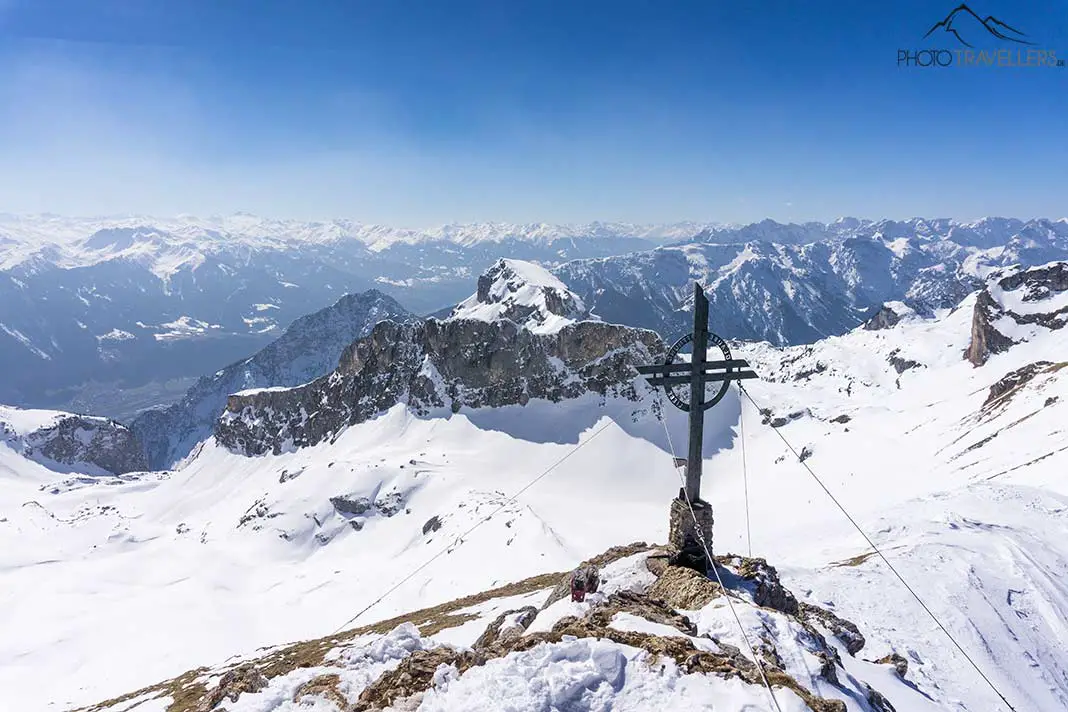 Der verschneite Gipfel der Rofanspitze