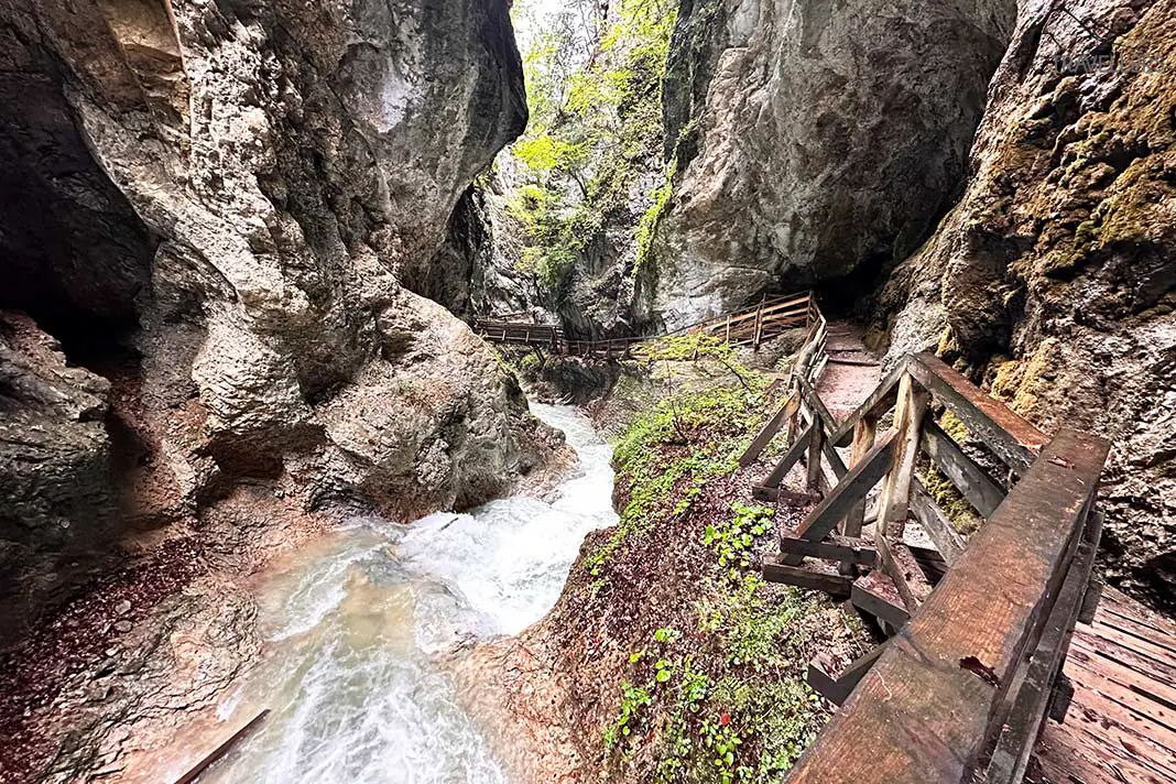 Der Wanderweg durch die Wolfsklamm