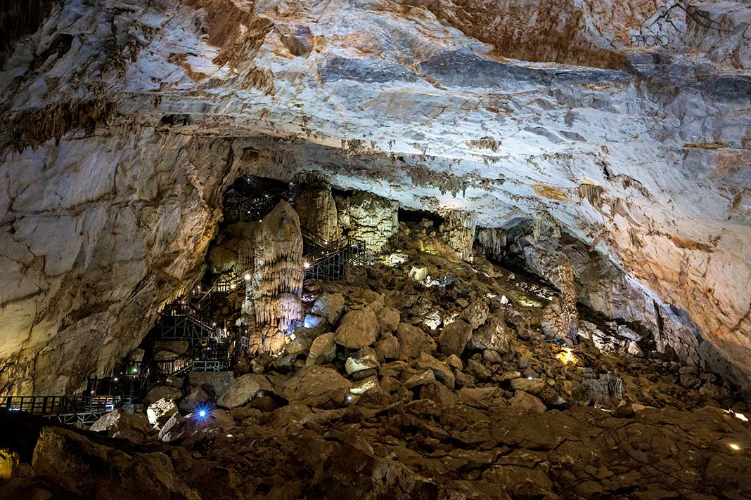 Ein riesiger Saal in der Paradise Cave in Vietnam