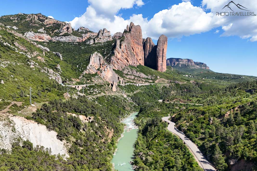 Der Blick auf die Felsformation Mallos de Riglos in Aragonien