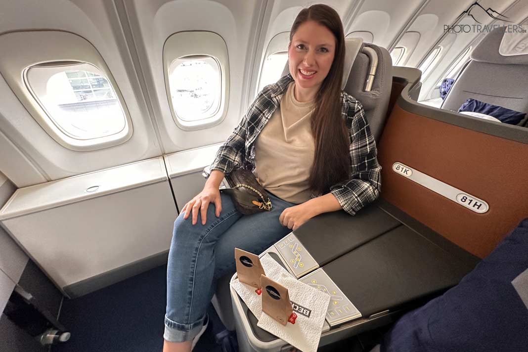 Reisebloggerin Biggi Bauer in der Business Class einer Boeing 747 von Lufthansa