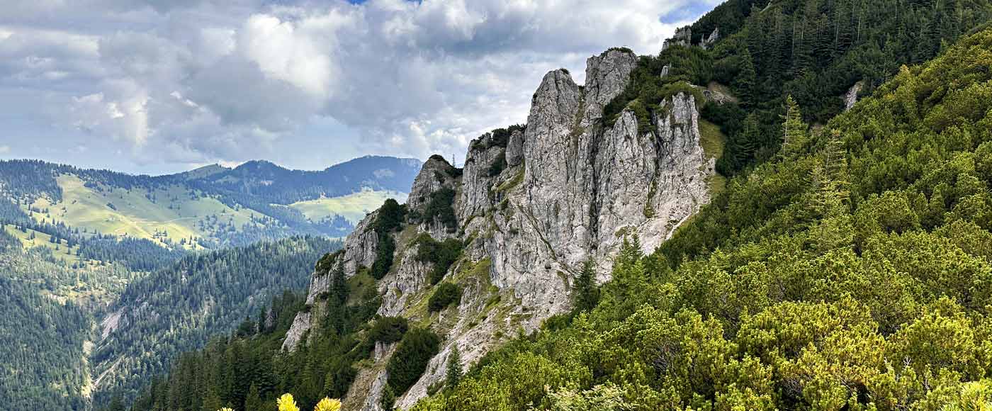 Schroffe Bergwelt auf der Trainsjoch-Wanderung
