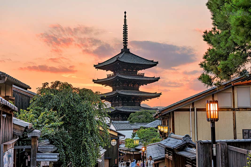 Die Yasaka Pagoda in Kyoto im Abendlicht