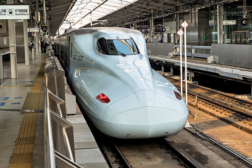 Ein Shinkansen der Baureihe N7000