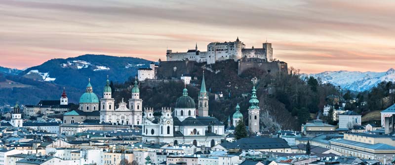 Blick über Salzburg, eine der schönsten Winterreiseziele in Europa