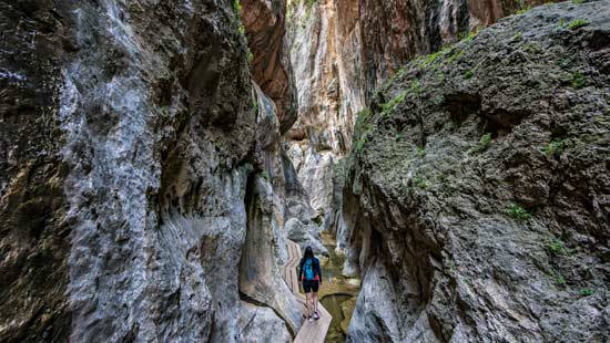 startseite-aragon-sehenswuerdigkeiten-3 Reisebloggerin Biggi Bauer im Canyon Estrets del Parrissal in Aragonien