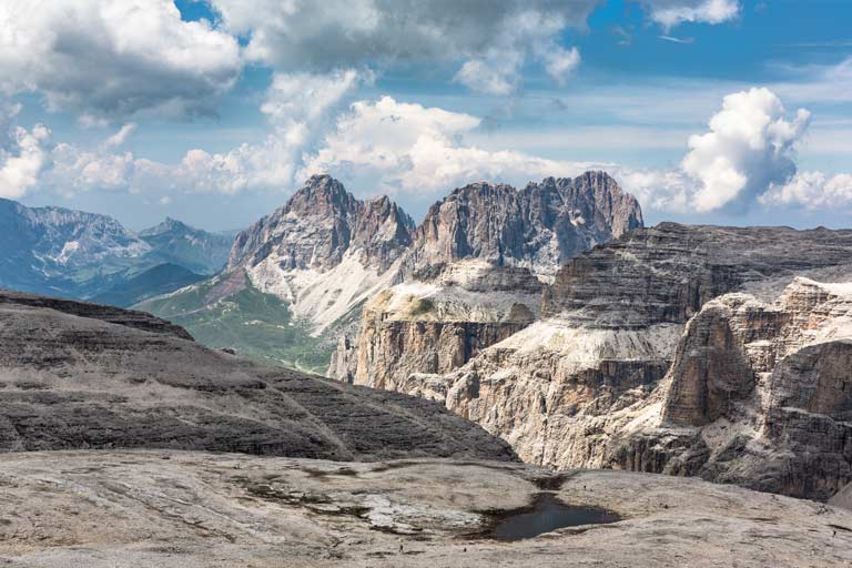 Blick vom Piz Boè auf die umliegenden Berge, Dolomiten