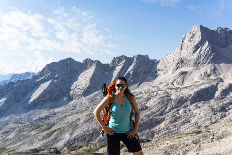 Reisebloggerin Biggi Bauer auf dem Zugspitzplatt