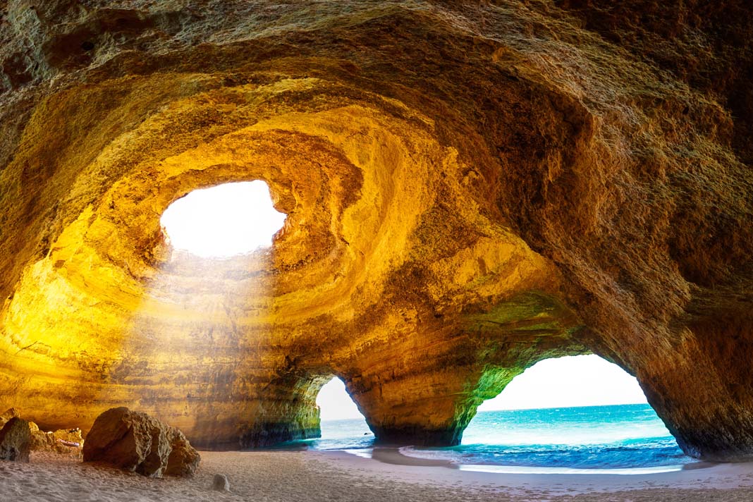 Die Benagil-Höhle an der Algarve