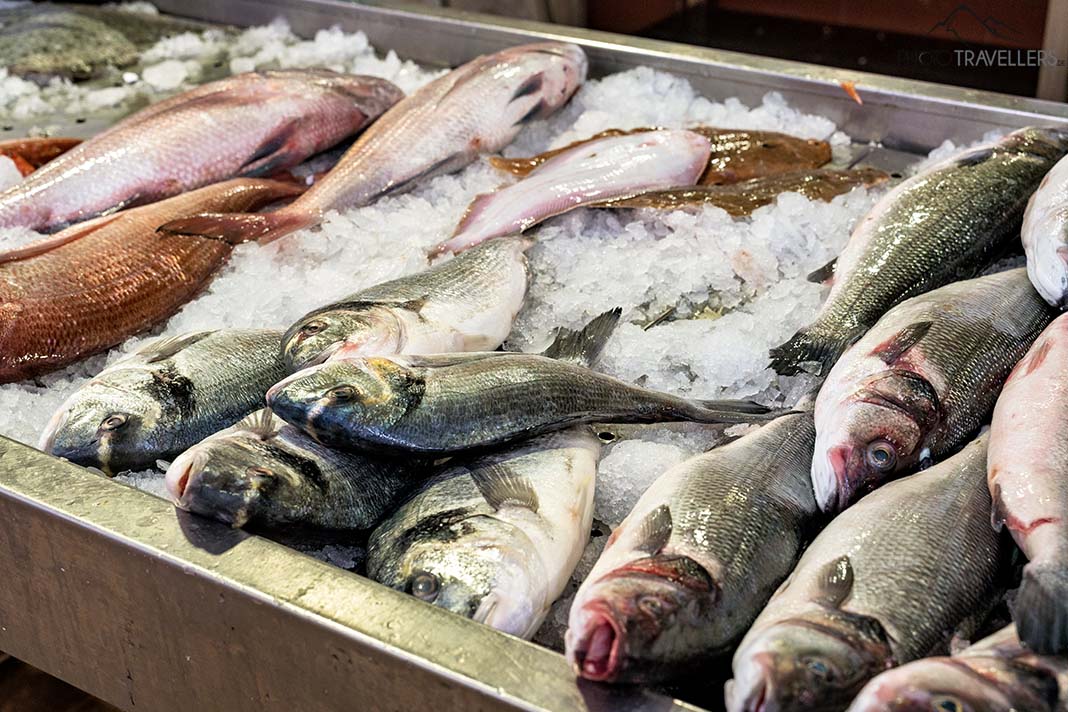 Fangfrischer Fisch auf dem Markt in Loulé