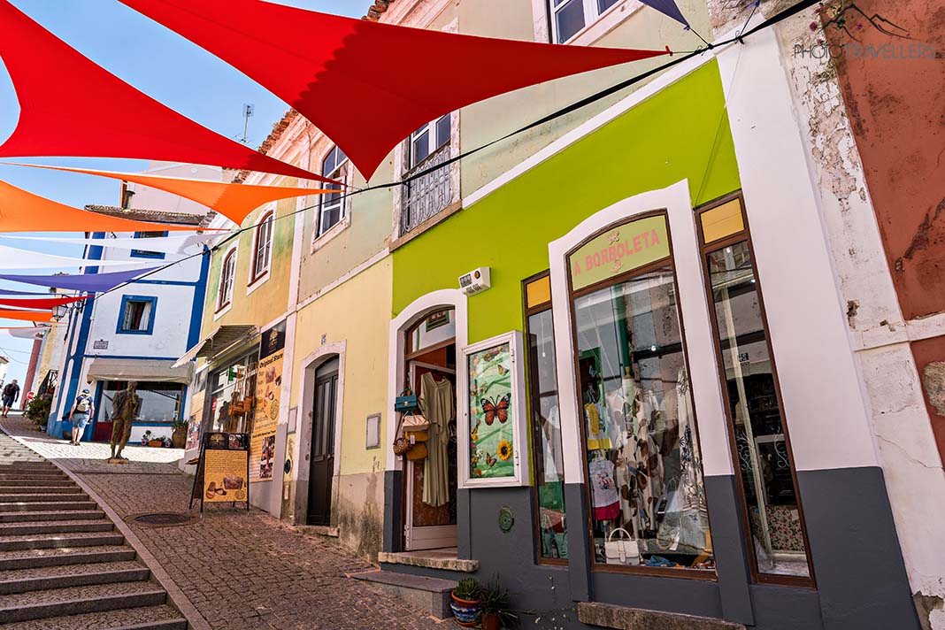 Bunte Häuser in der Altstadt von Monchique