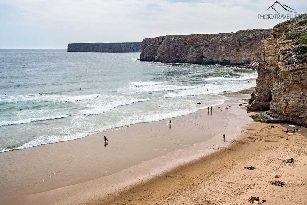 Surfer am bekannten Strand Praia do Beliche