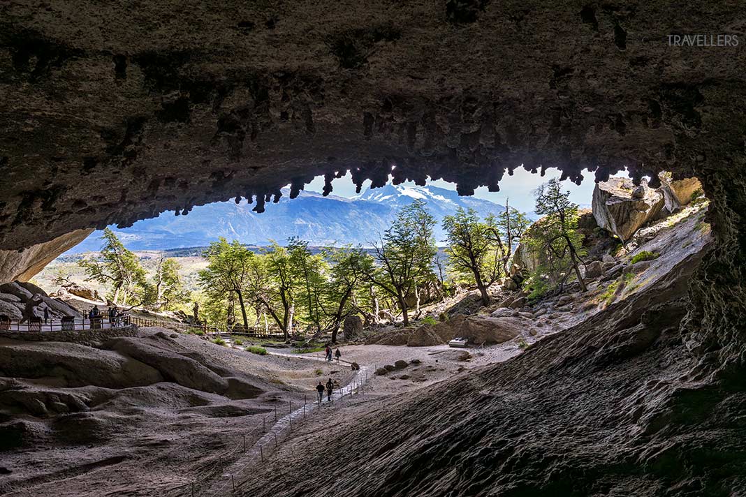 Blick aus einer Höhle in Patagonien, entwickelte RAW-Datei