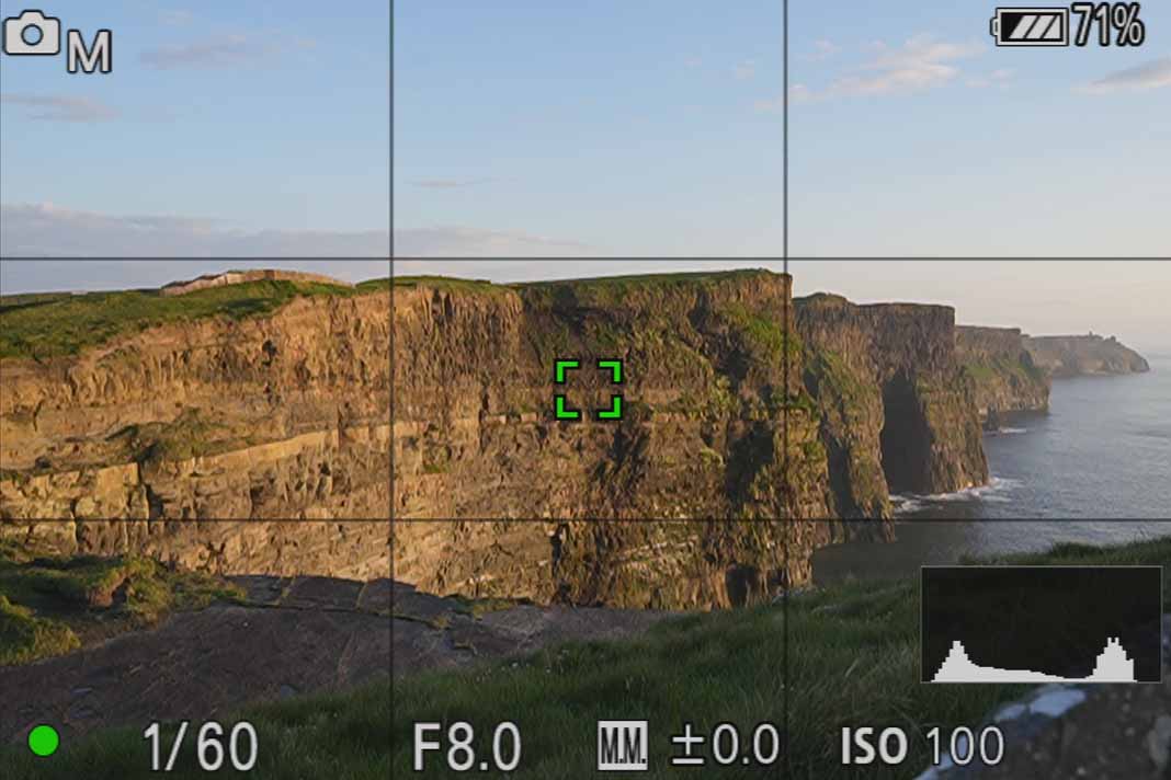 Cliffs of Moher durch das Kameradisplay, Histogramm normal