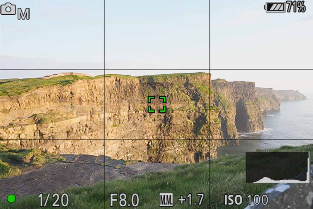 Cliffs of Moher durch das Kameradisplay, Histogramm zu hell