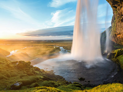 Der Wasserfall Seljalandsfoss in Island