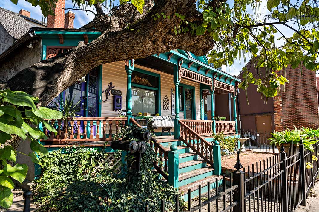 Schöne Veranda eines alten Hauses im Stadtteil Cass Corridor
