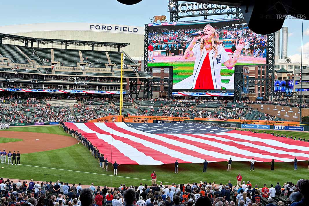 US-Nationalflagge im Comerica Park in Detroit