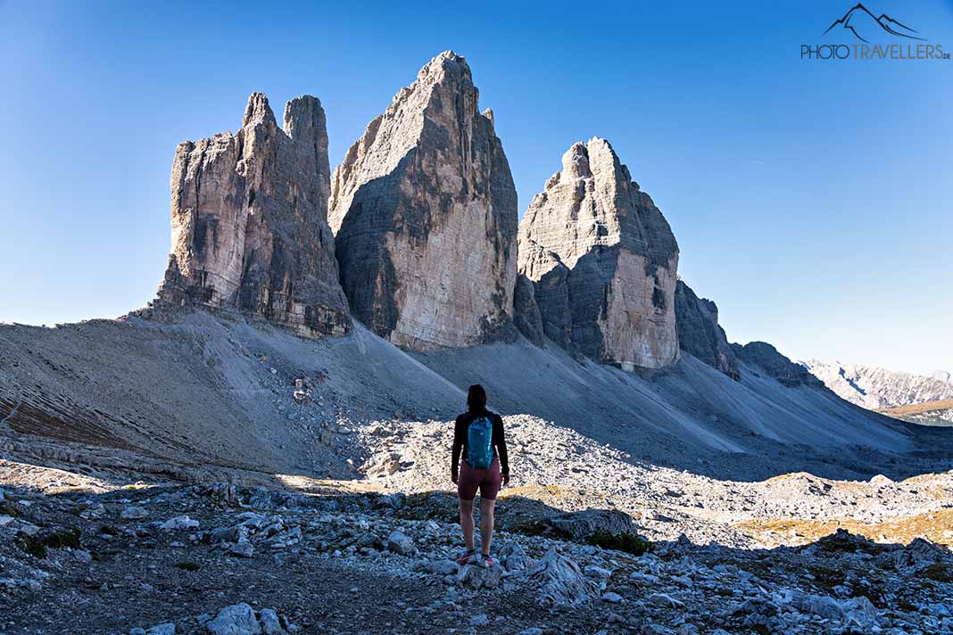 Reiseblogger Biggi Bauer vor den Drei Zinnen